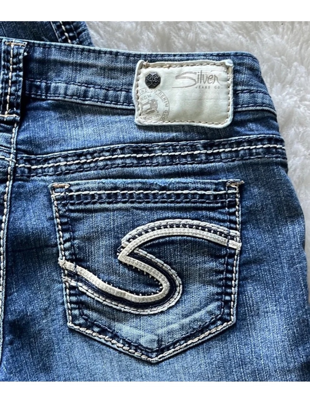 Silver Twisted Capri cropped distressed medium wash jeans size 26 - Picture 8 of 15